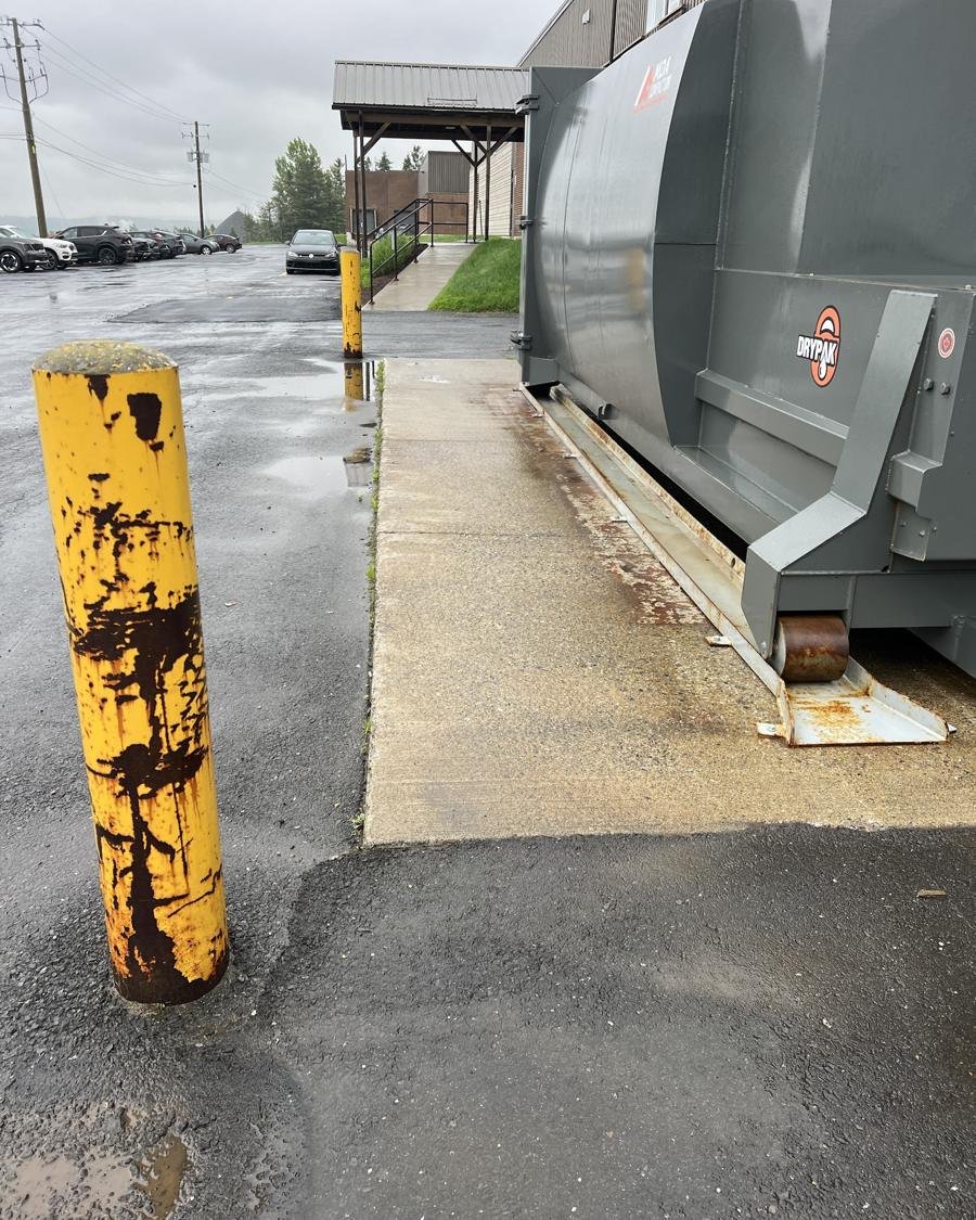 Compacteur commercial après