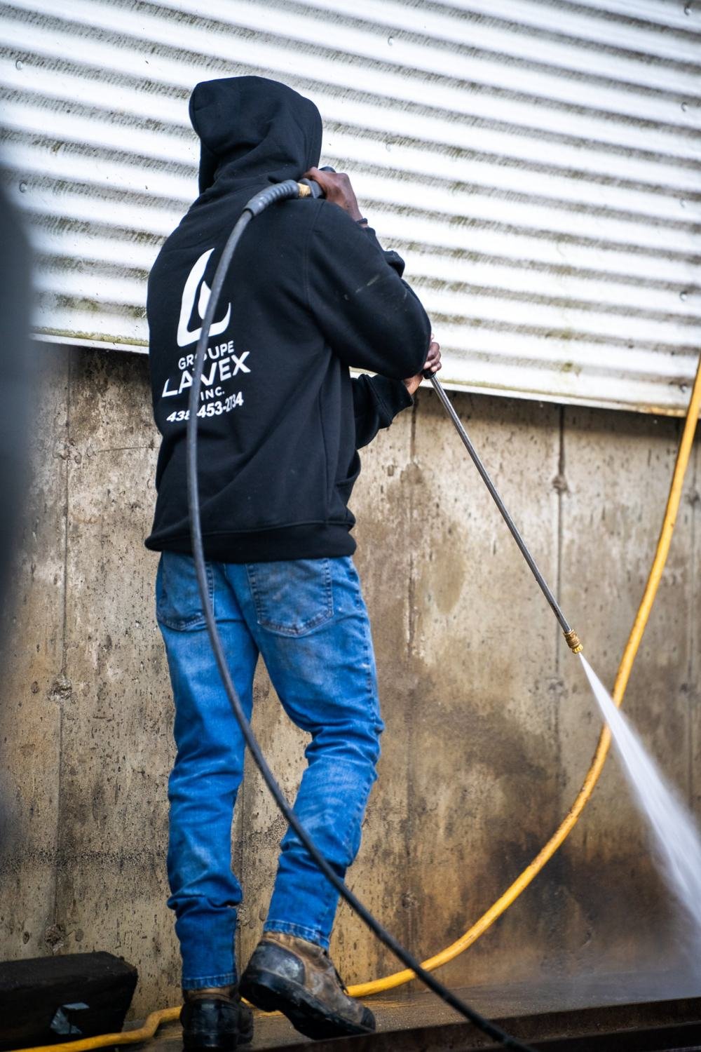Technicien Groupe Lavex au lavage haute pression